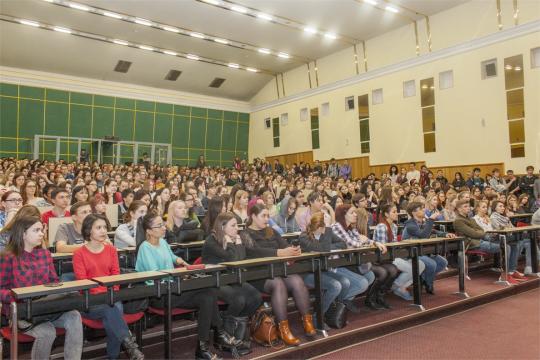 Студенты и сотрудники иняза