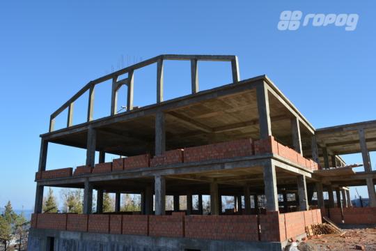Так выглядит недостроенный детский сад в п. Порожский, за который бюджет Братска заплатил 30 млн рублей, 2016 год.